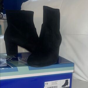 White Mountain Elegant Black Suede Heeled Boots